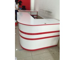 THANH LÝ QUẦY LỄ TÂN TRẮNG SỌC ĐỎ GÓC L